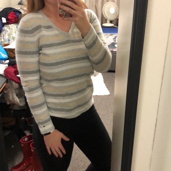Tommy Hilfiger Sweaters - !SALE! TOMMY HILFIGER SWEATER!